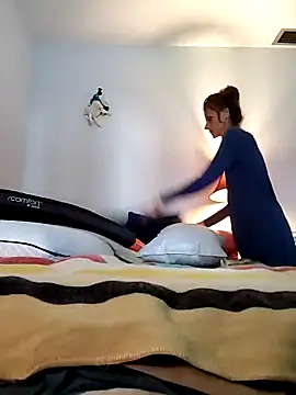 Scarlettishere online show from October 19, 2025, 6:43 pm