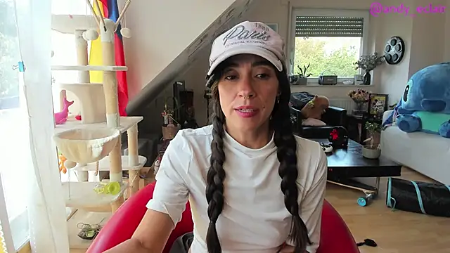 tinny williams online show from October 5, 2025, 9:22 am