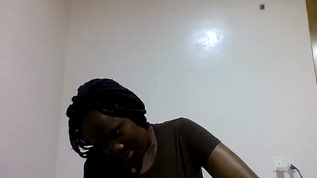 sweetelle09 online show from February 9, 2026, 7:34 pm