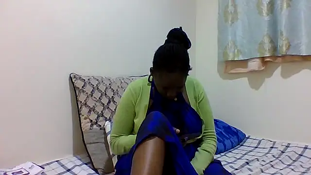 sweetelle09 online show from April 28, 2026, 7:29 pm