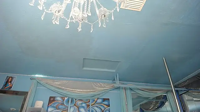 ADRIANNA FOX online show from March 18, 2026, 12:51 pm