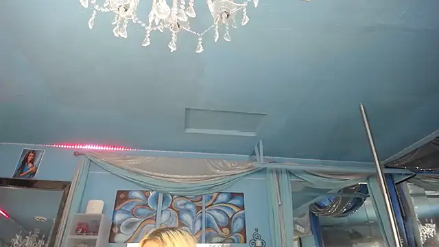 ADRIANNA FOX online show from June 27, 2026, 1:33 am