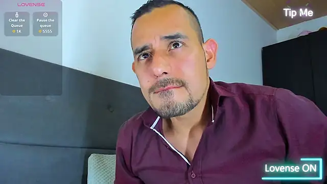 jhonyalzate2 online show from September 14, 2025, 12:11 am