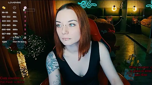 Snapshot of MaxPhoenixx chatting on March 11, 2026, 8:25 pm MaxPhoenixx online show from March 11, 2026, 8:25 pm