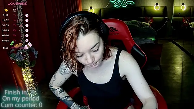 MaxPhoenixx online show from October 5, 2025, 7:15 pm