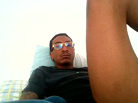 Snapshot of mellow_smoke chatting on March 7, 2026, 7:52 pm mellow smoke online show from March 7, 2026, 7:52 pm