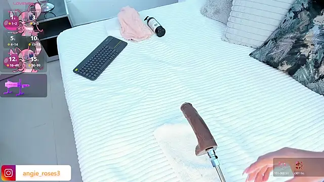 angiee roses online show from November 2, 2025, 1:32 am