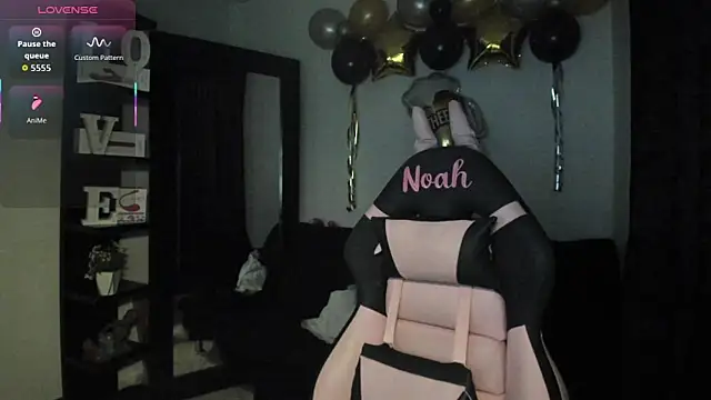 NoahWilliams  online show from October 3, 2025, 9:05 pm