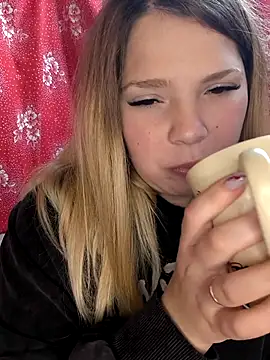 Zuli Kiska online show from October 26, 2025, 8:31 pm