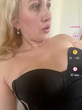 YourBlondee online show from May 7, 2026, 4:06 am