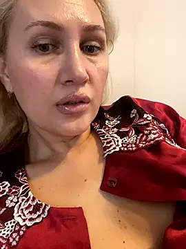 YourBlondee online show from November 5, 2025, 2:47 am