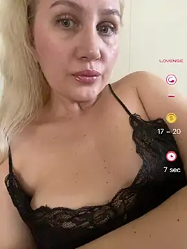 YourBlondee online show from April 29, 2026, 4:05 am