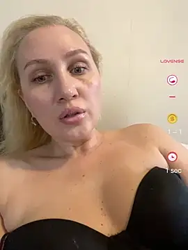 YourBlondee online show from May 8, 2026, 3:32 am