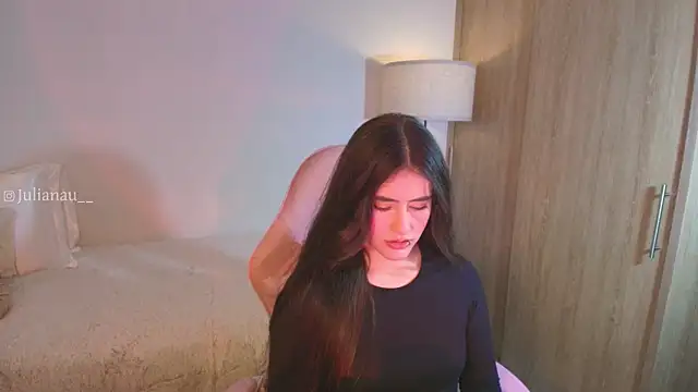 iriswest  online show from November 9, 2025, 11:20 pm