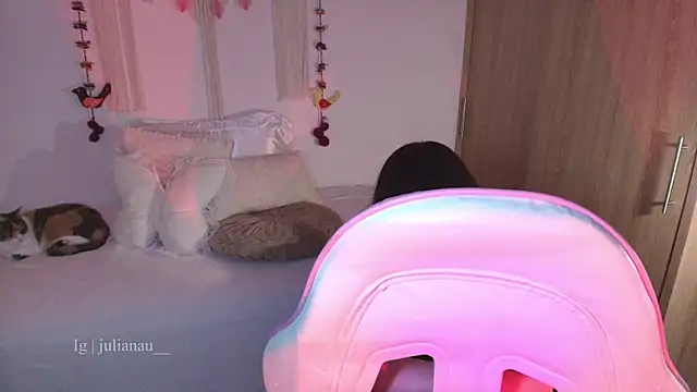 iriswest  online show from March 10, 2026, 12:25 am