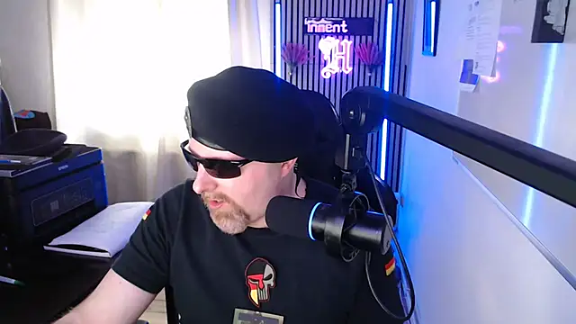 Snapshot of DerPornoPete chatting on June 14, 2026, 6:42 pm DerPornoPete online show from June 14, 2026, 6:42 pm