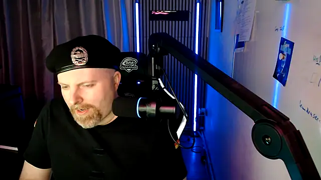 Snapshot of DerPornoPete chatting on May 17, 2026, 2:33 am DerPornoPete online show from May 17, 2026, 2:33 am