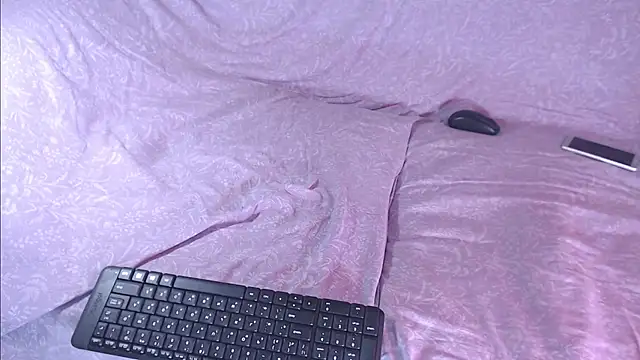 Q T pie online show from October 24, 2025, 1:26 am