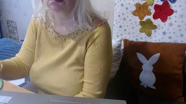 QueenLana online show from October 27, 2025, 10:27 am