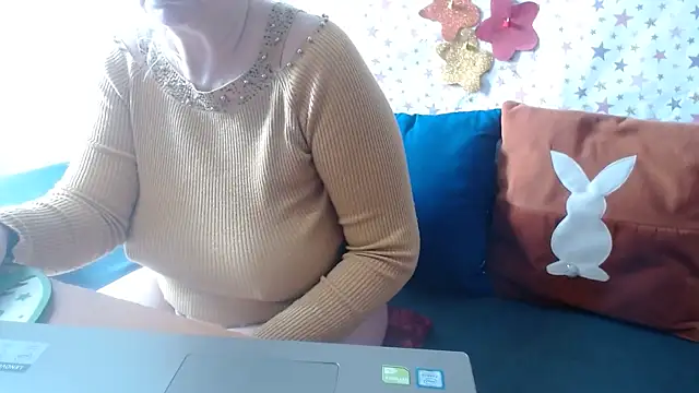 QueenLana online show from April 24, 2026, 6:37 am