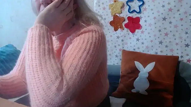 QueenLana online show from December 2, 2025, 10:28 am