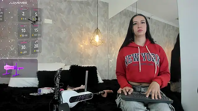 danaythamara1 online show from October 6, 2025, 8:53 pm