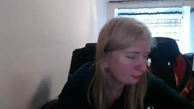 PeterAndJen online show from May 3, 2026, 5:34 am