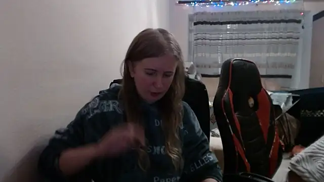 PeterAndJen online show from December 22, 2025, 7:36 pm