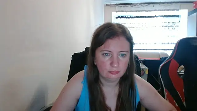PeterAndJen online show from July 4, 2026, 5:47 am