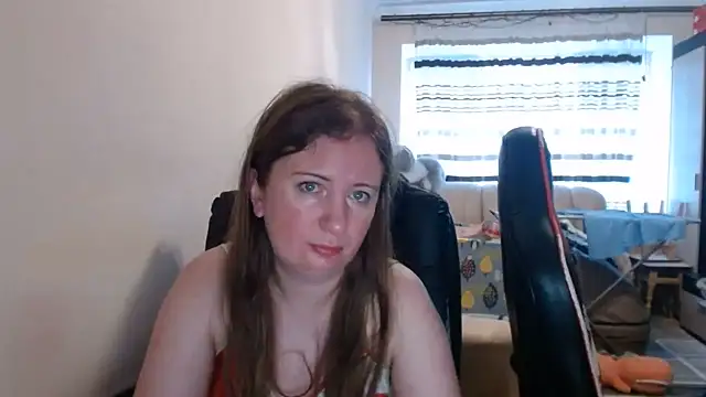 PeterAndJen online show from July 5, 2026, 5:14 am