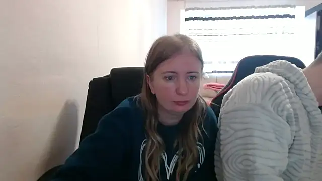 PeterAndJen online show from October 30, 2025, 7:06 am