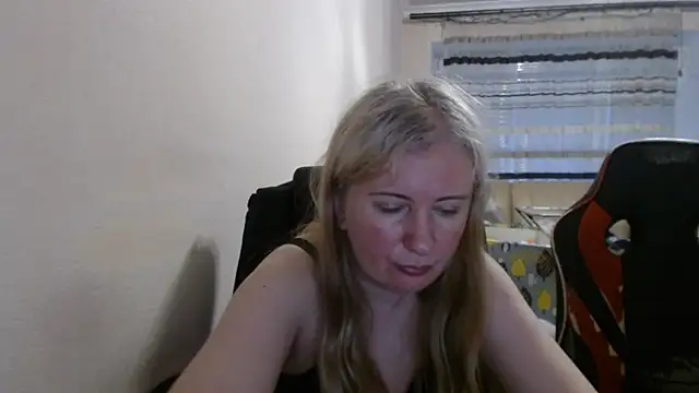 PeterAndJen online show from June 17, 2026, 6:29 pm
