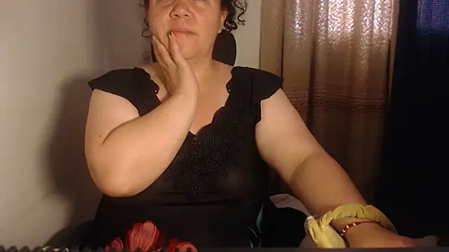 Snapshot of agathamiller01 chatting on June 18, 2026, 12:32 pm agathamiller01 online show from June 18, 2026, 12:32 pm