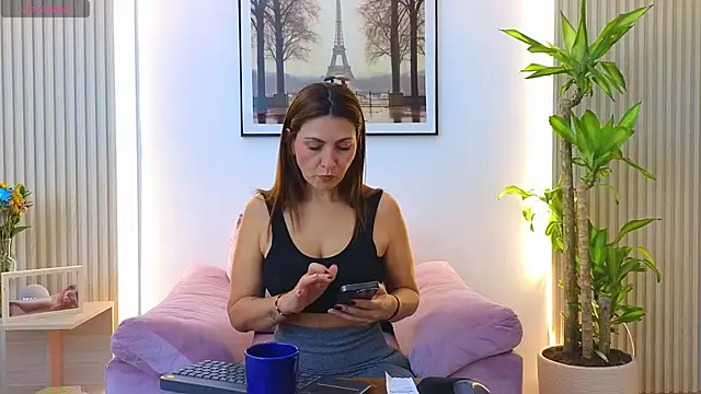 bella  adams online show from July 28, 2026, 6:31 pm
