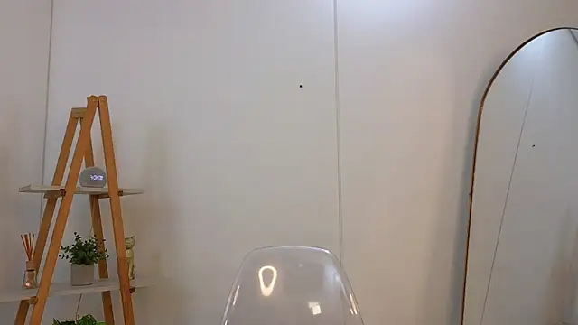 bella  adams online show from June 17, 2026, 12:04 pm