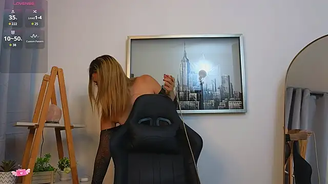 bella  adams online show from November 19, 2025, 10:59 am