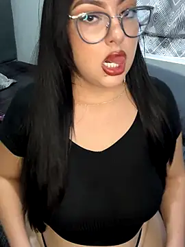 MileyGia online show from October 12, 2025, 10:22 pm