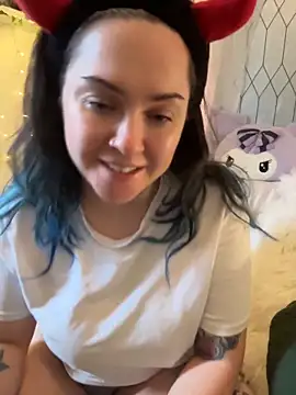 JennKenobi online show from June 12, 2026, 1:42 pm