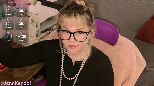 JennKenobi online show from February 5, 2025, 5:09 pm