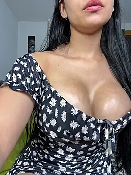 Angela isabella online show from May 3, 2026, 9:29 pm