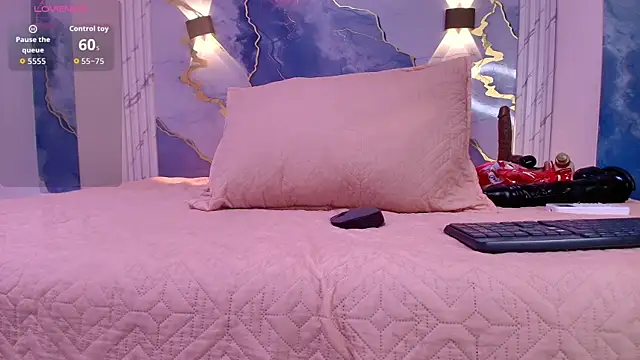 lorrayne  online show from October 20, 2025, 12:06 pm