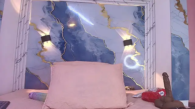 lorrayne  online show from September 20, 2025, 12:10 pm