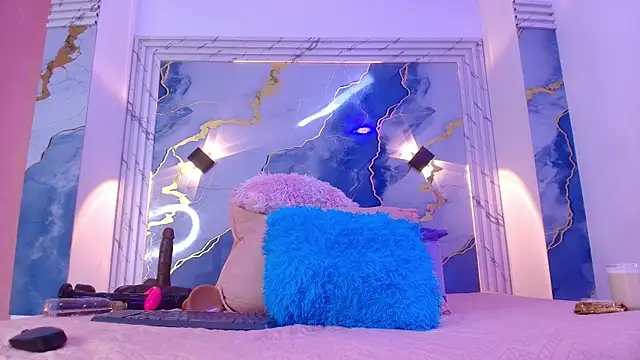 lorrayne  online show from November 11, 2025, 12:11 pm