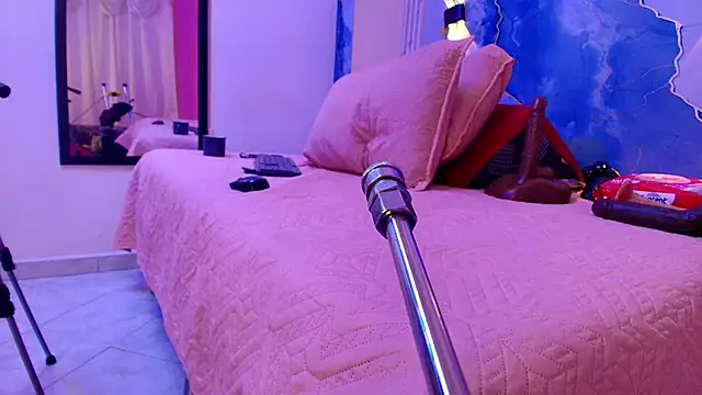 lorrayne  online show from October 15, 2025, 12:13 pm