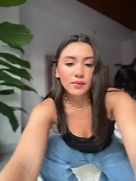 Ambar pe  online show from April 29, 2026, 10:05 pm