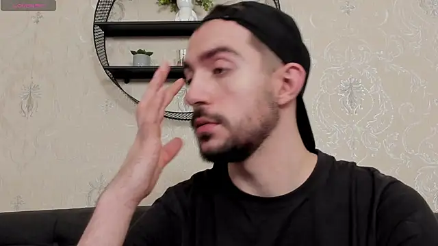 Snapshot of Dylan_Best chatting on February 24, 2026, 12:11 am Dylan Best online show from February 24, 2026, 12:11 am