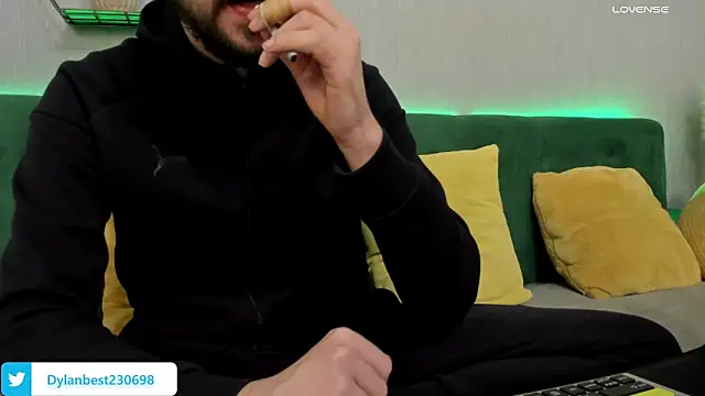 Dylan Best online show from November 19, 2025, 10:54 pm