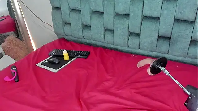 IsiisLovei online show from February 24, 2026, 2:51 pm