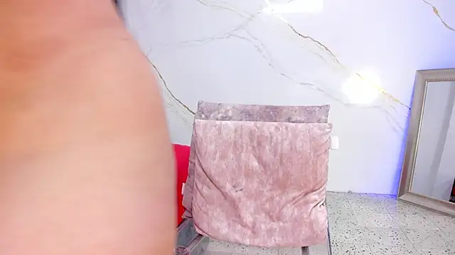 IsiisLovei online show from November 26, 2025, 2:06 pm