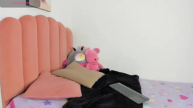 julieth sanz online show from March 8, 2025, 11:27 am